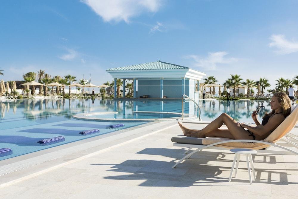 Concorde Green Park Hotel 5*