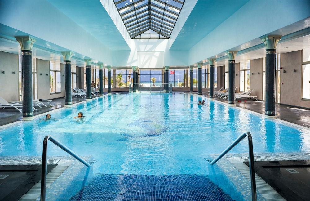 Concorde Green Park Hotel
